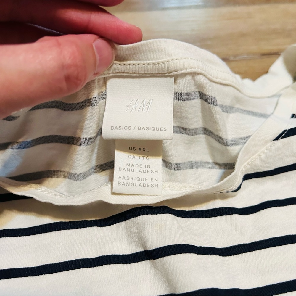 5 for $10 ⭐️ H&M black striped white short sleeve basic shirt size 2XL - Picture 4 of 7